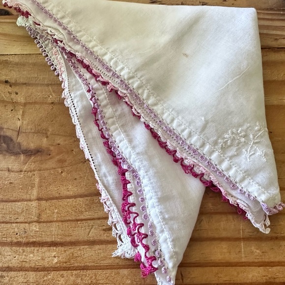 Set of 3 Vintage Crochet Edged Handkerchiefs. Floral Embroidered & Solid White. - Picture 1 of 13